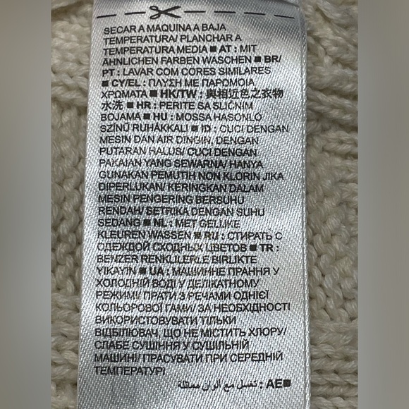 Gap Relaxed Cable-Knit Sweater - Medium - Picture 10 of 11